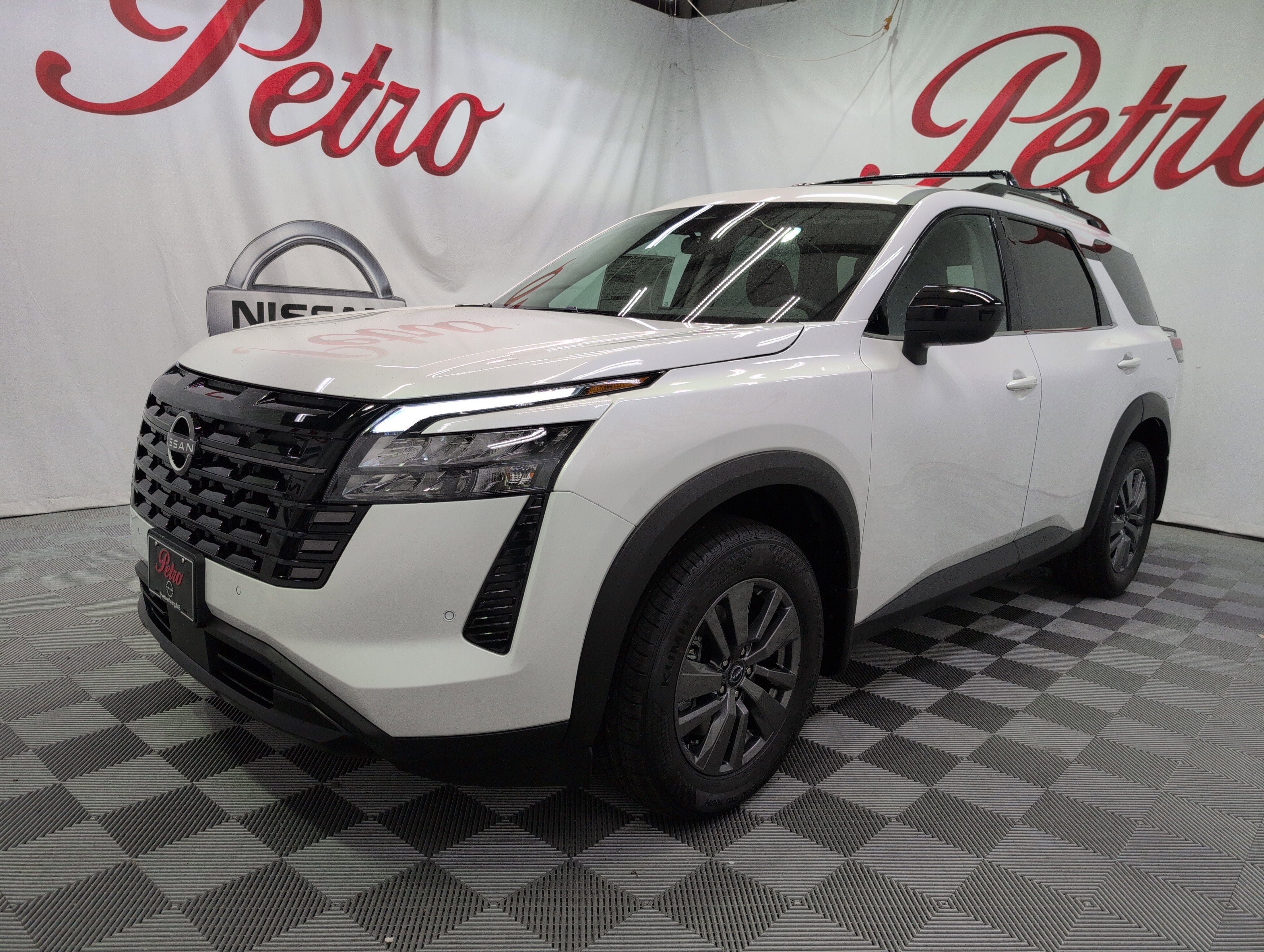 2026 Nissan Pathfinder SV
