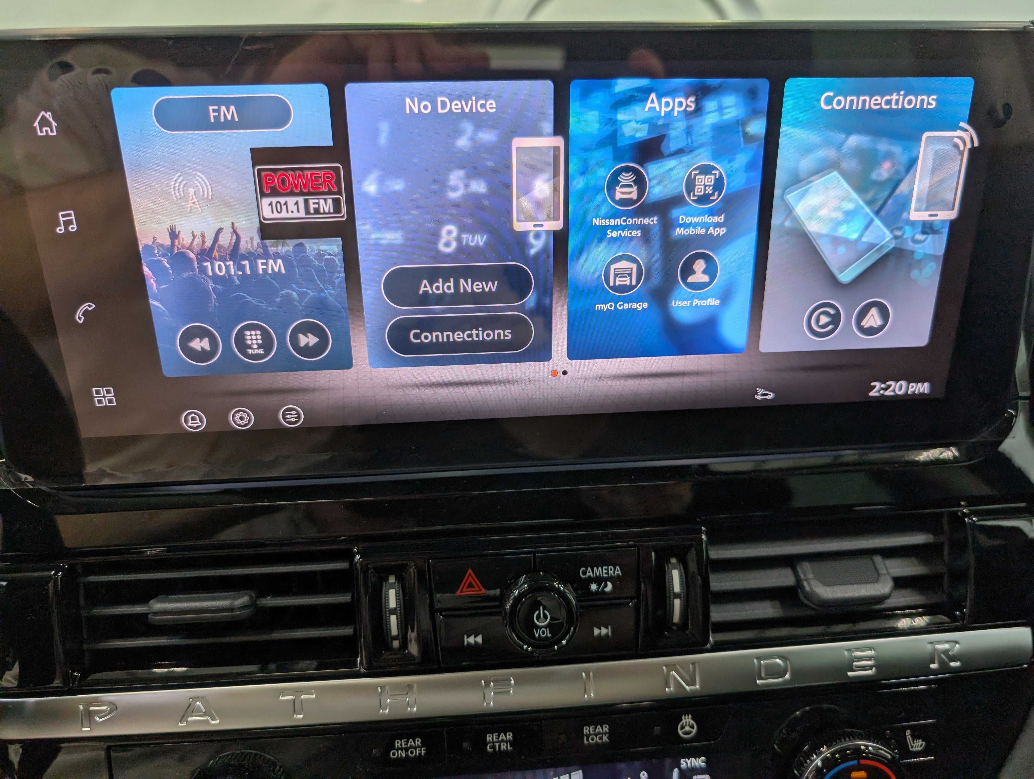 2026 Nissan Pathfinder SV