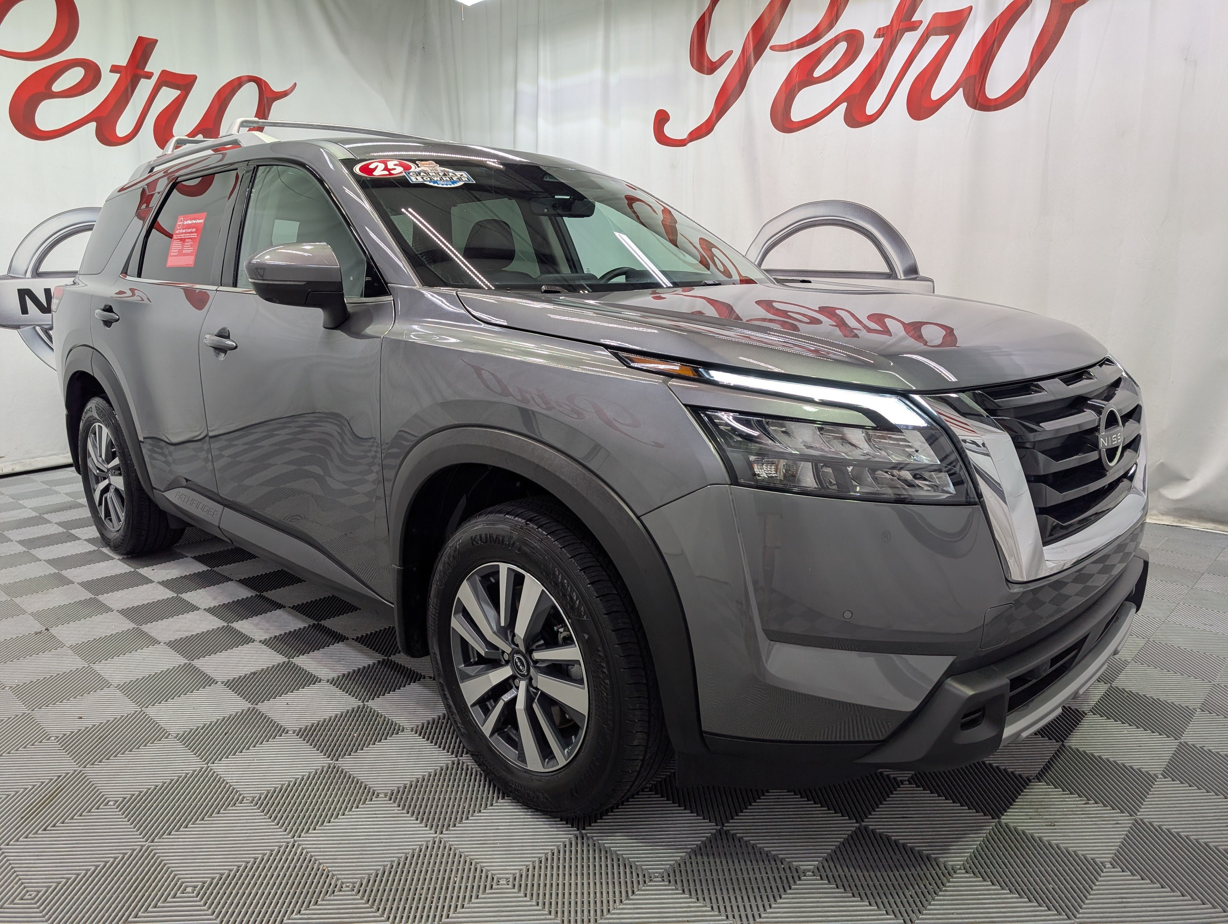 2025 Nissan Pathfinder SL