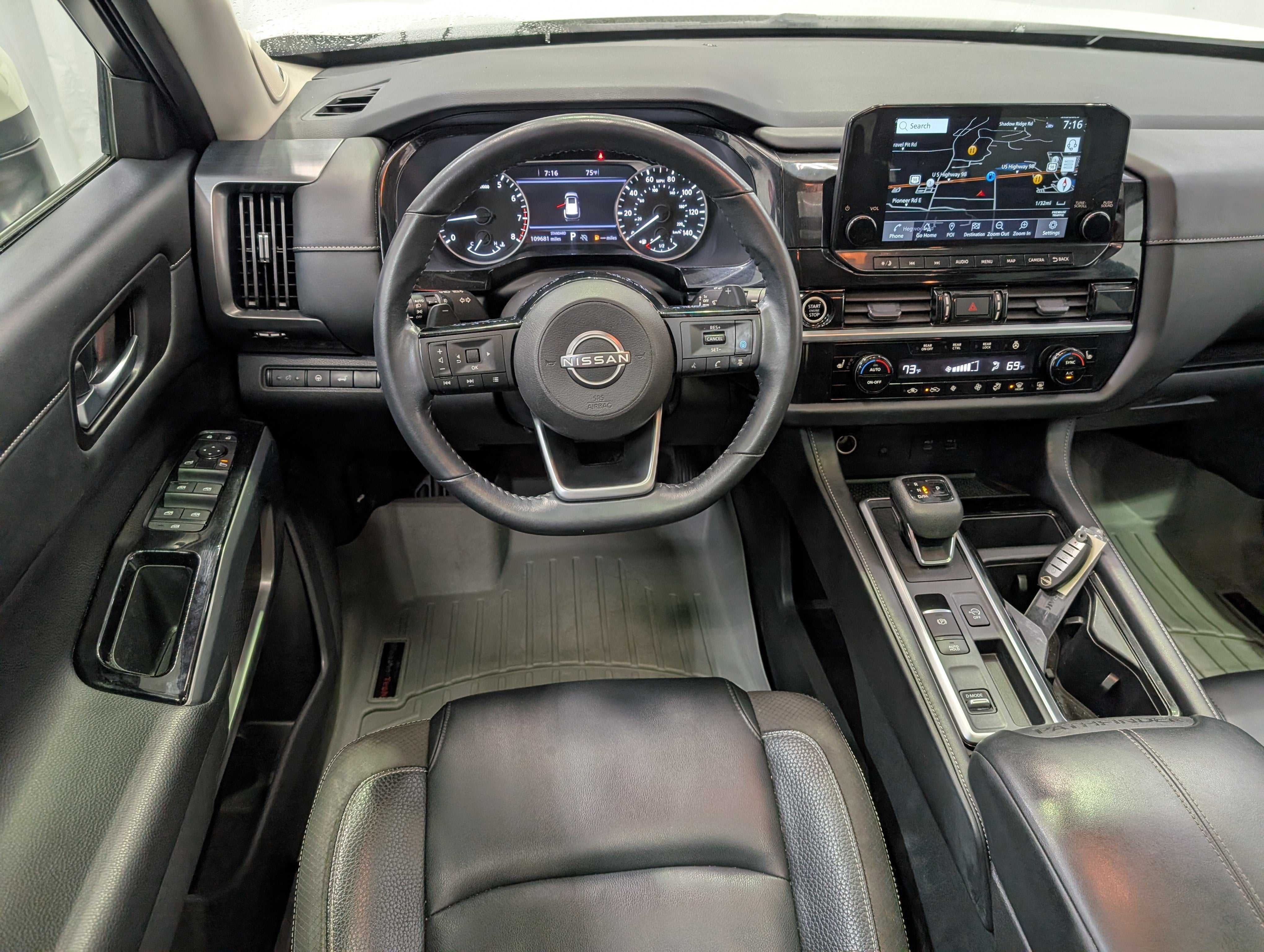 2022 Nissan Pathfinder SL