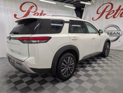 2022 Nissan Pathfinder SL