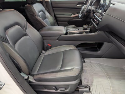 2022 Nissan Pathfinder SL