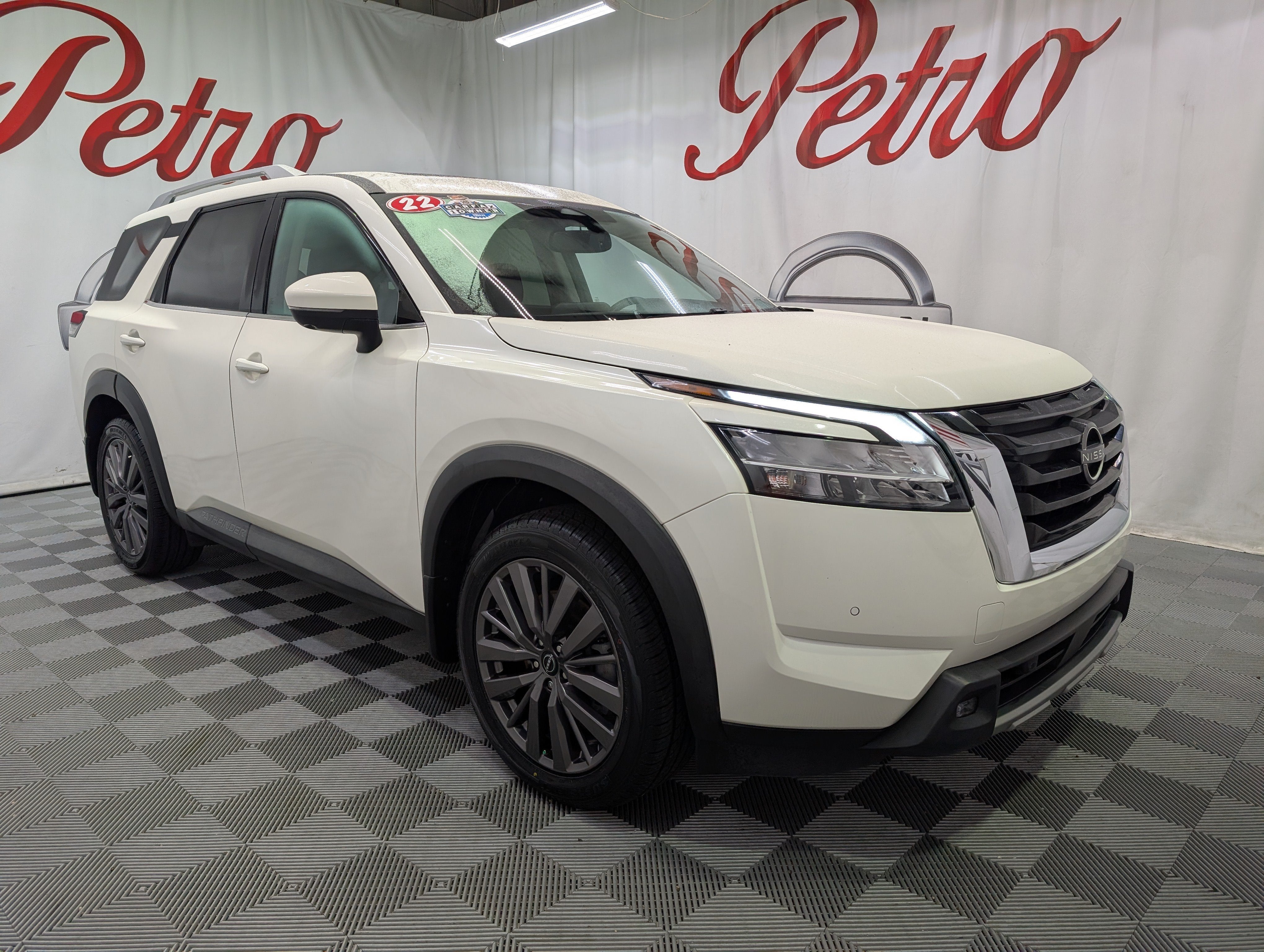 2022 Nissan Pathfinder SL