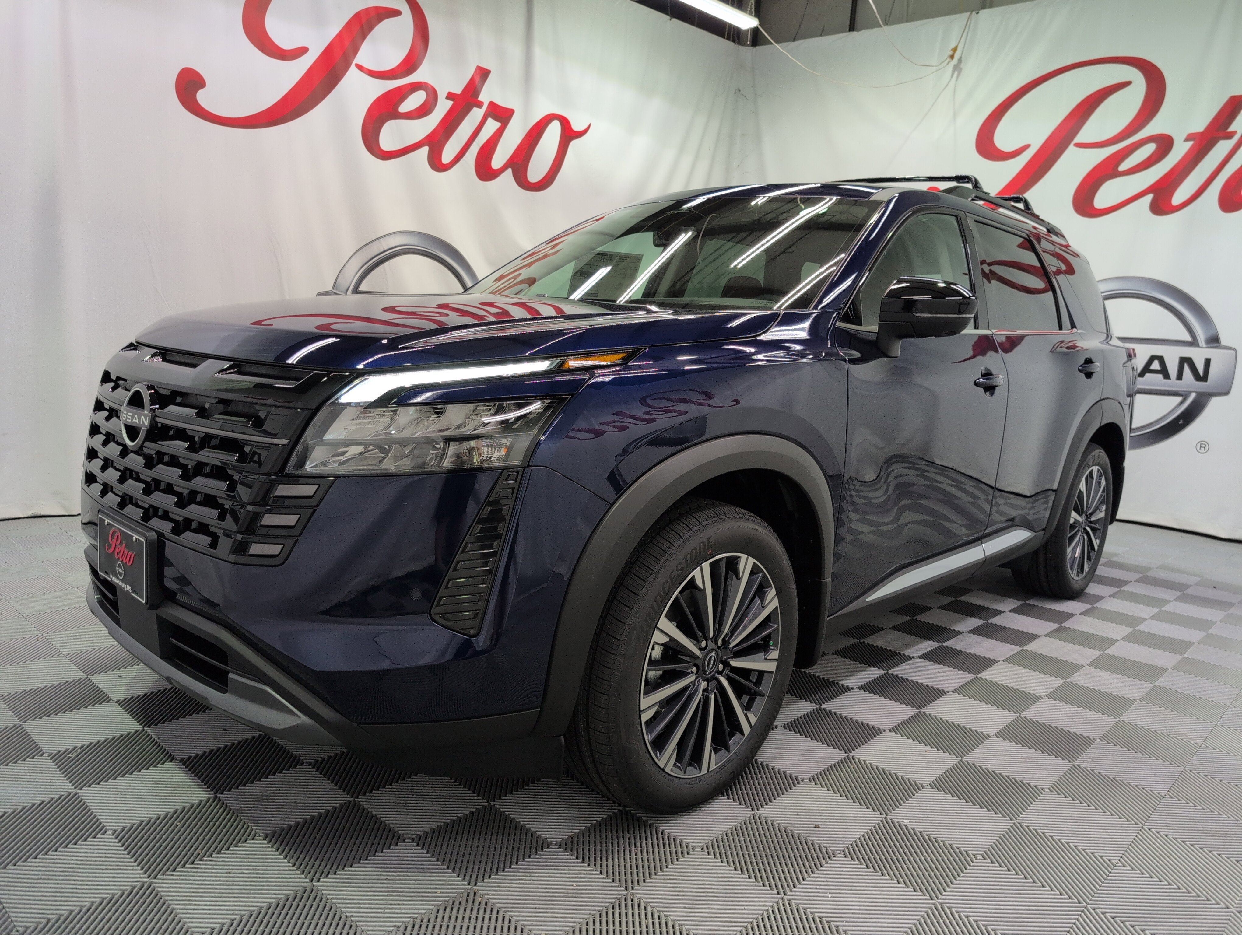 2026 Nissan Pathfinder Platinum 2WD's photo