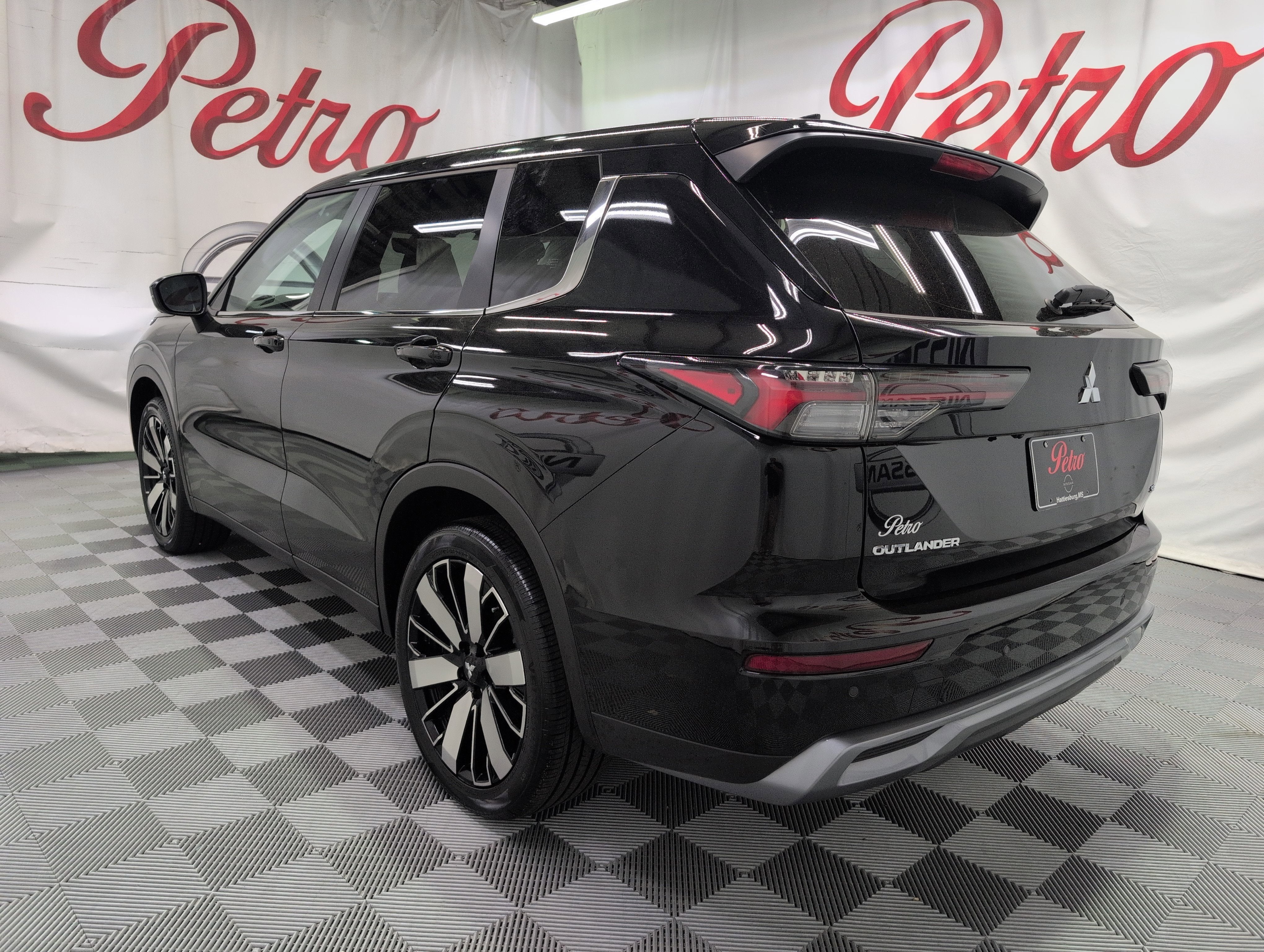 2025 Mitsubishi Outlander SE