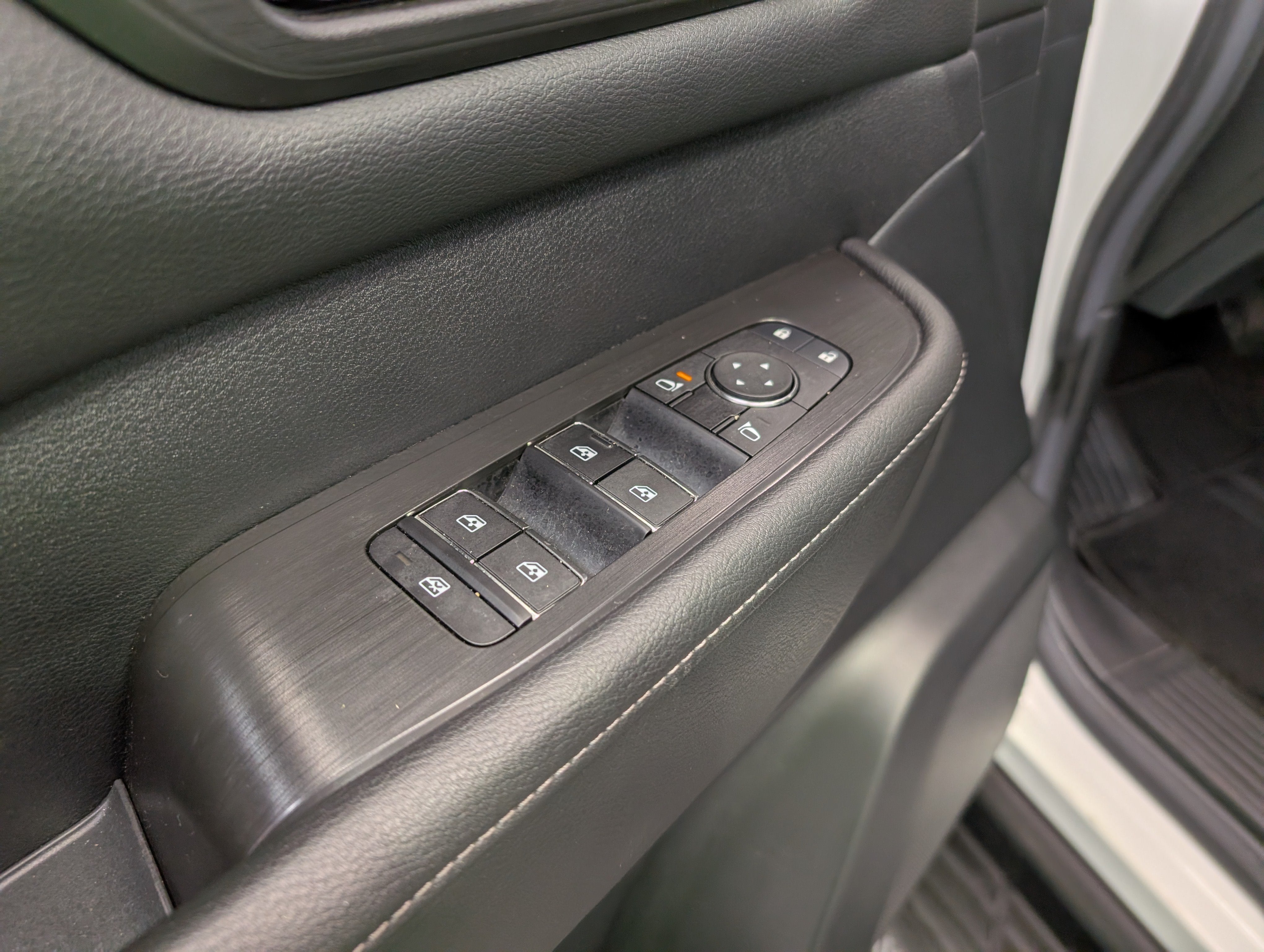 2025 Nissan Armada SV