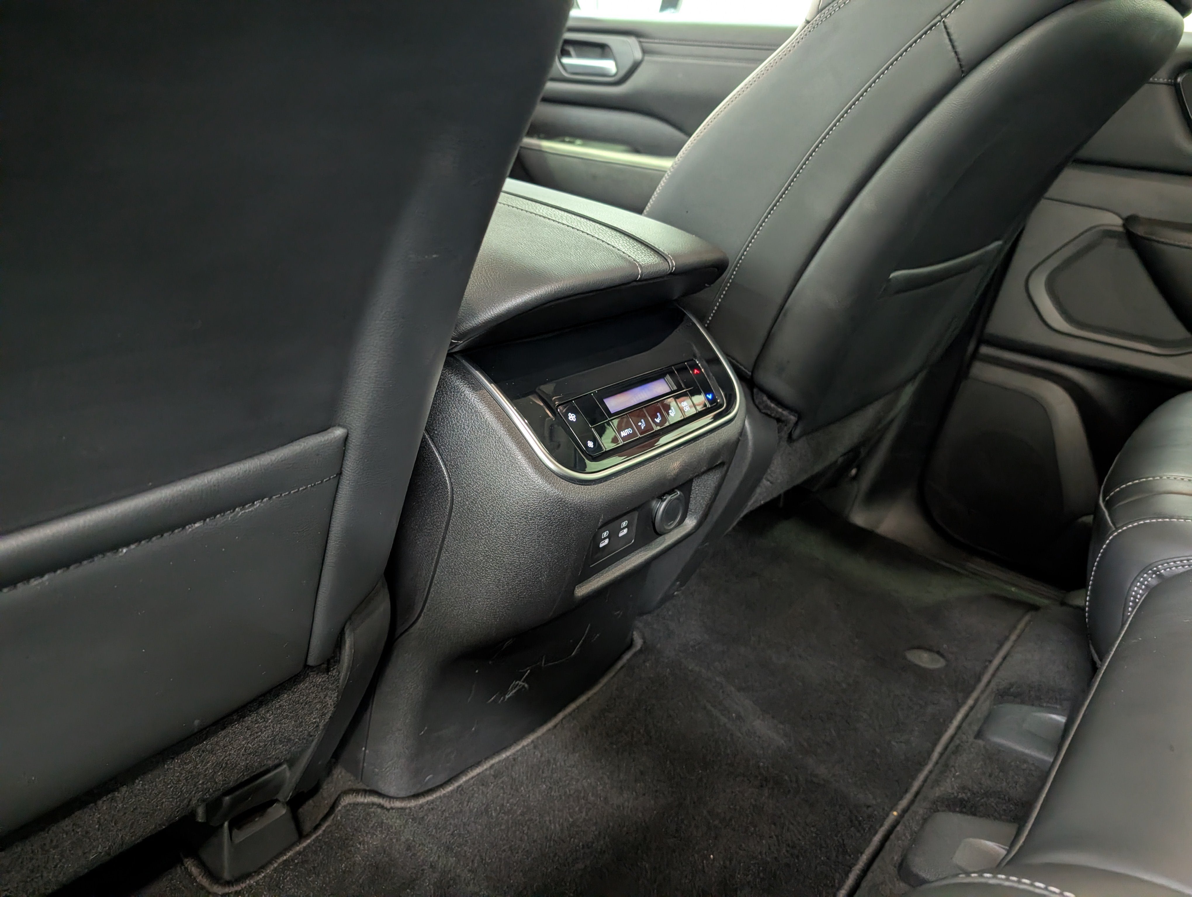 2025 Nissan Armada SV