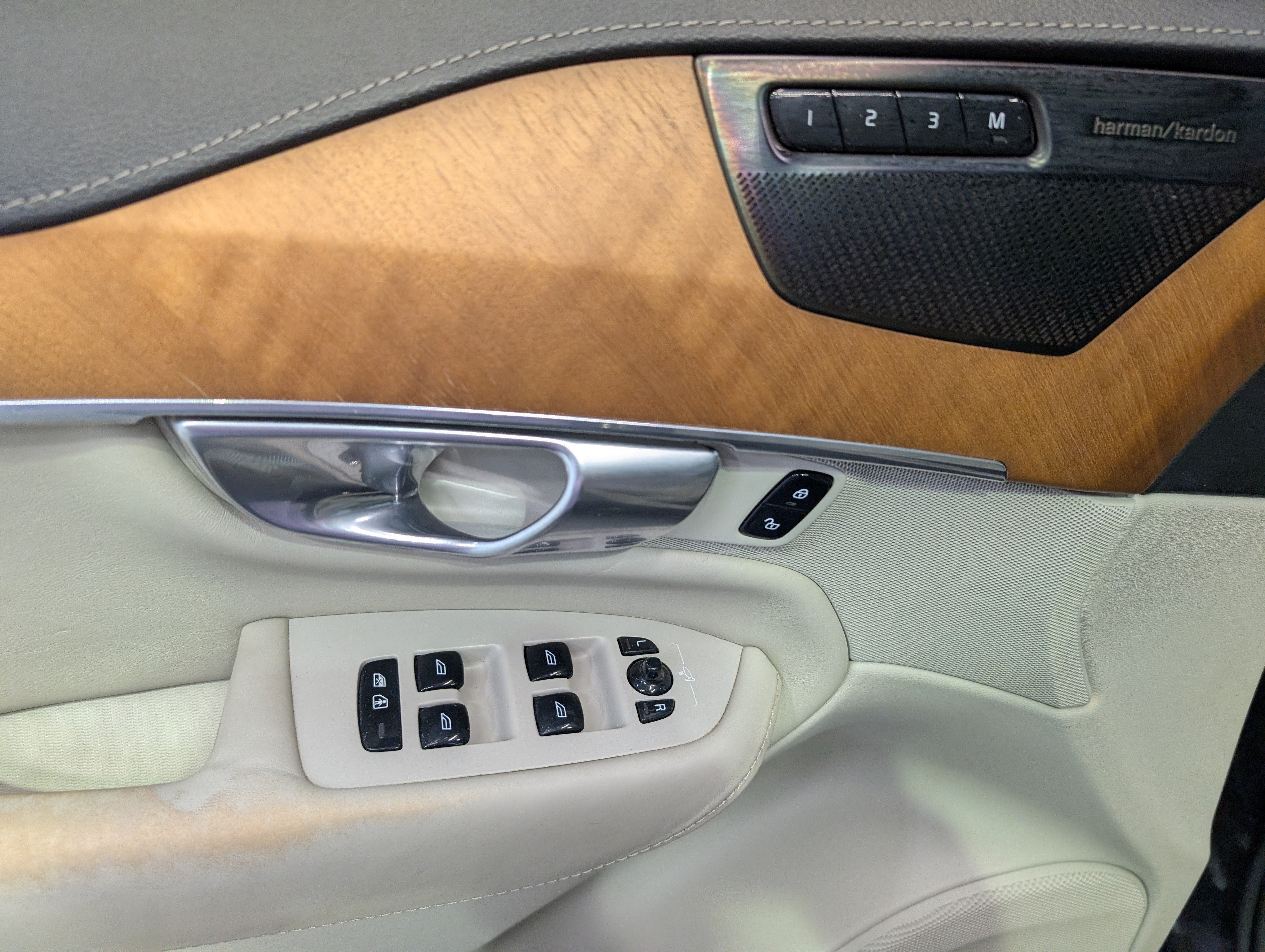 2019 Volvo XC90 T6 Inscription